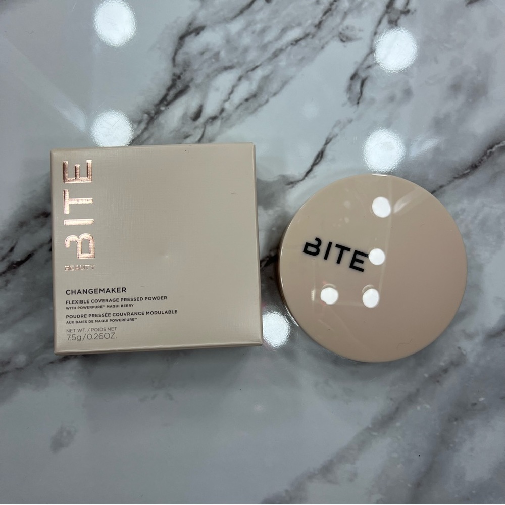 Bite Beauty Changemaker Flexible Coverage Pressed Powder Light 1